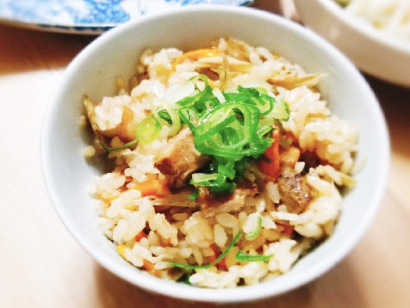 社食惣菜アレンジレシピ「豚角煮の炊き込みご飯」