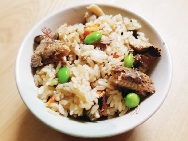 社食惣菜アレンジレシピ「サンマの炊き込みご飯」