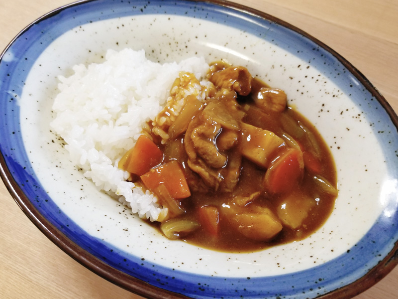 社食惣菜アレンジレシピ「特製もつ煮カレー」