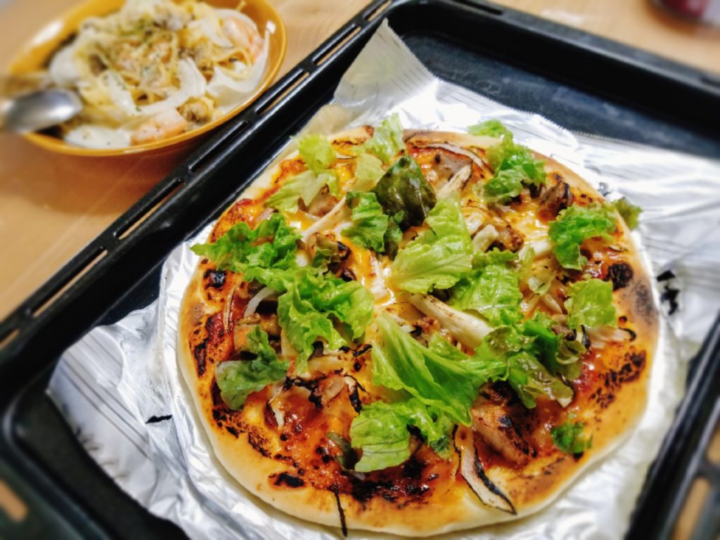 社食惣菜アレンジレシピ「 豚肉のポルケッタピザ」