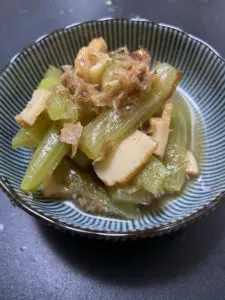 昼食補助：フキと平天の煮物