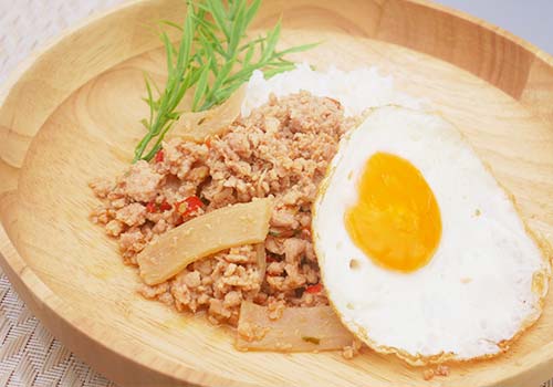 社食惣菜の食べ合せ「アジアンガパオライス」