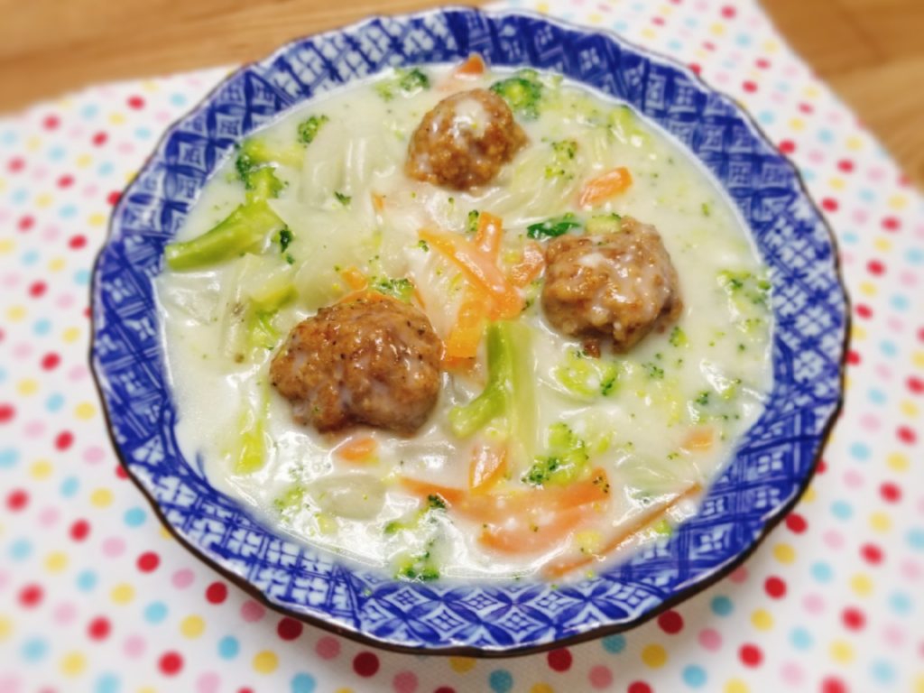 社食惣菜アレンジレシピ「スウェーデンミートボールと白菜のクリーム煮」