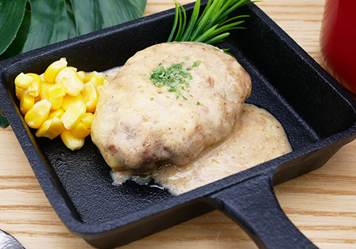 社食惣菜アレンジメニュー「カルボナーラハンバーグ」