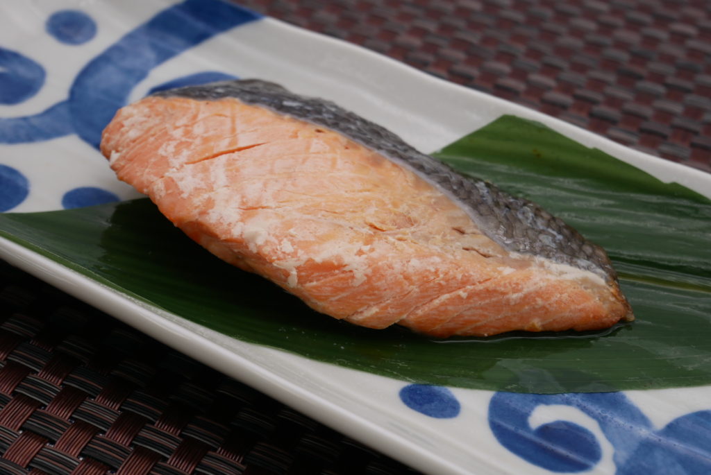 社食惣菜の食べ合せ「銀鮭の塩焼き」