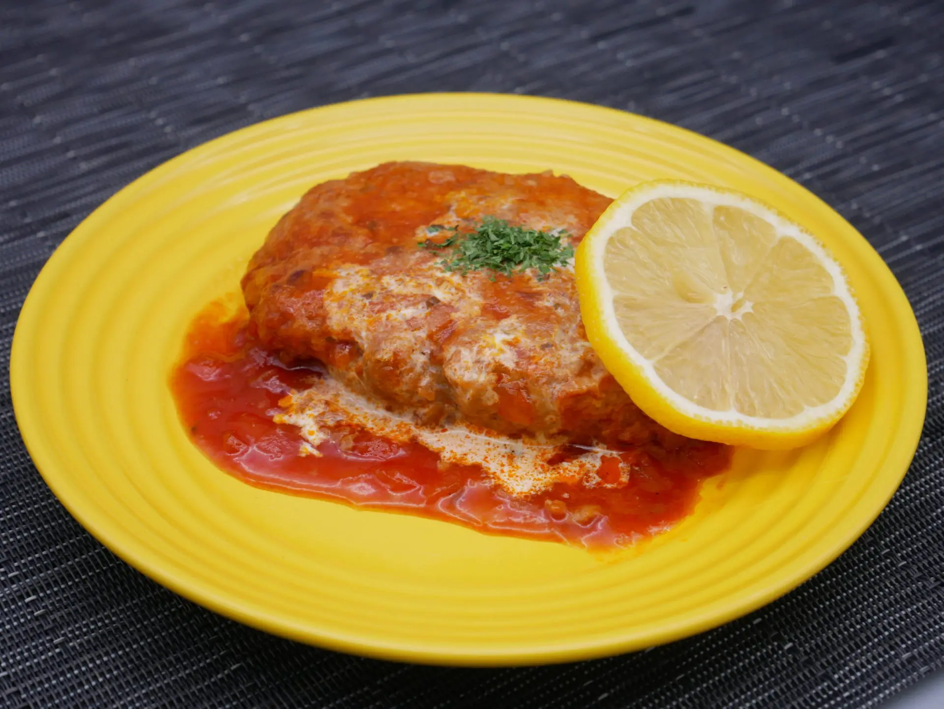 設置型社食で簡単調理トマトハンバーグ