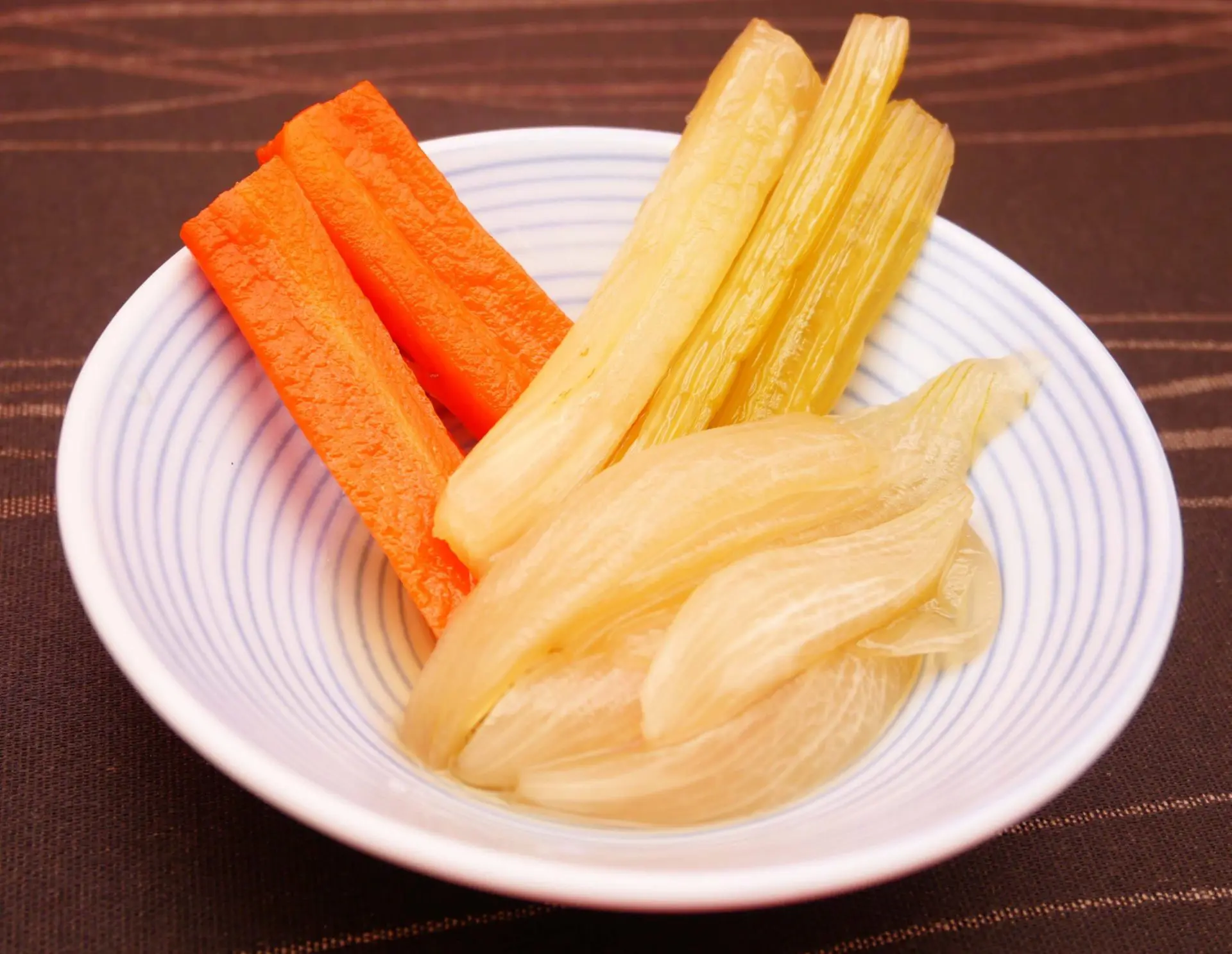 持ち帰りで人気：季節野菜3種のピクルス