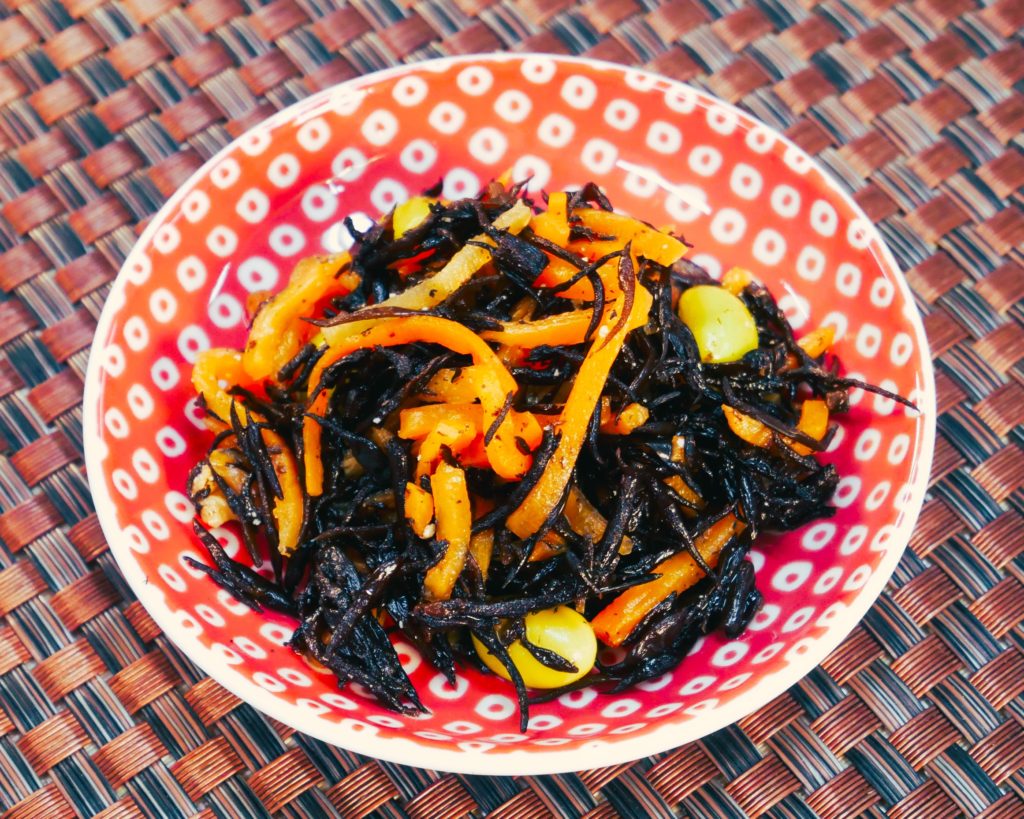 社食惣菜アレンジレシピ「コク旨ひじきの煮物」