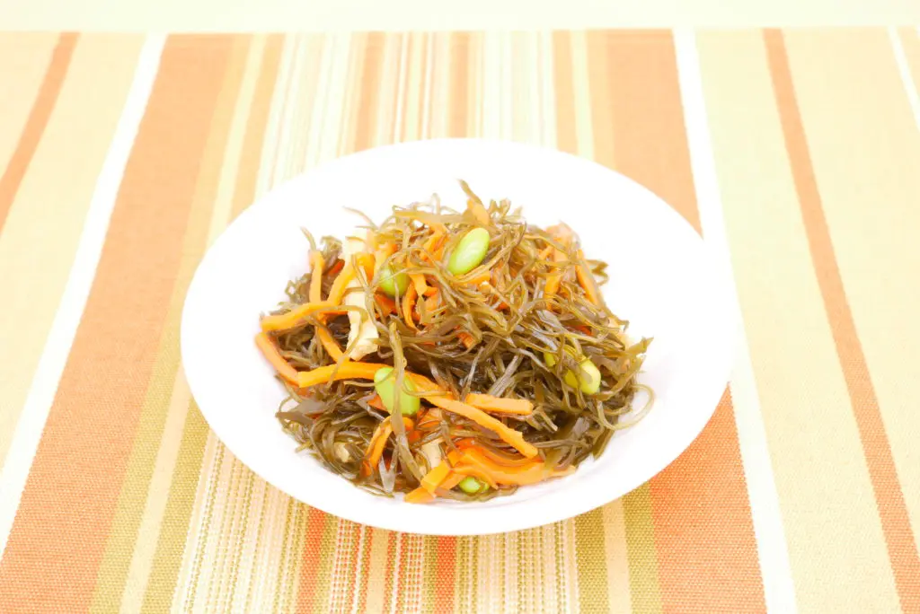 食事補助の青糸昆布の煮付け