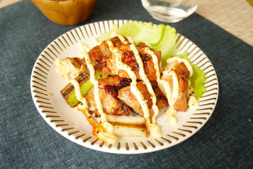 社食惣菜アレンジレシピ「ピリ辛七味マヨのねぎま炒め」