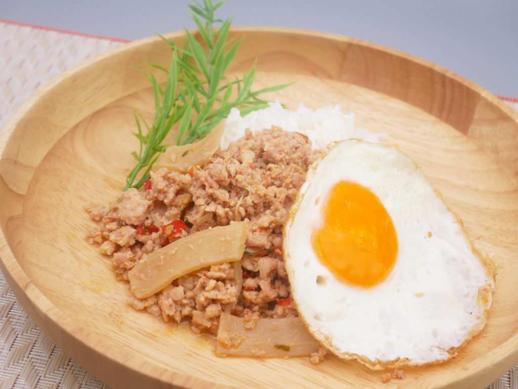 世界を社食で楽しむ！アジアンガパオライス