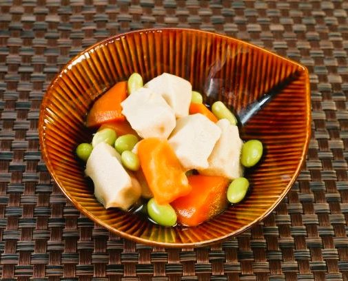社食惣菜の食べ合せ「高野豆腐のかつおだし仕立て」