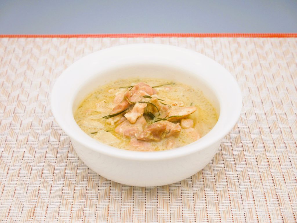 オフィス社食サービス人気のチキン・グリーンカレー