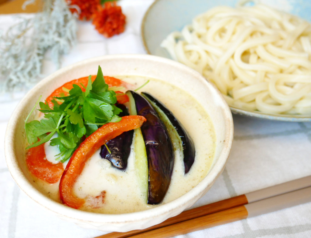 社食惣菜アレンジレシピ「クリーミーグリーンカレー麺」