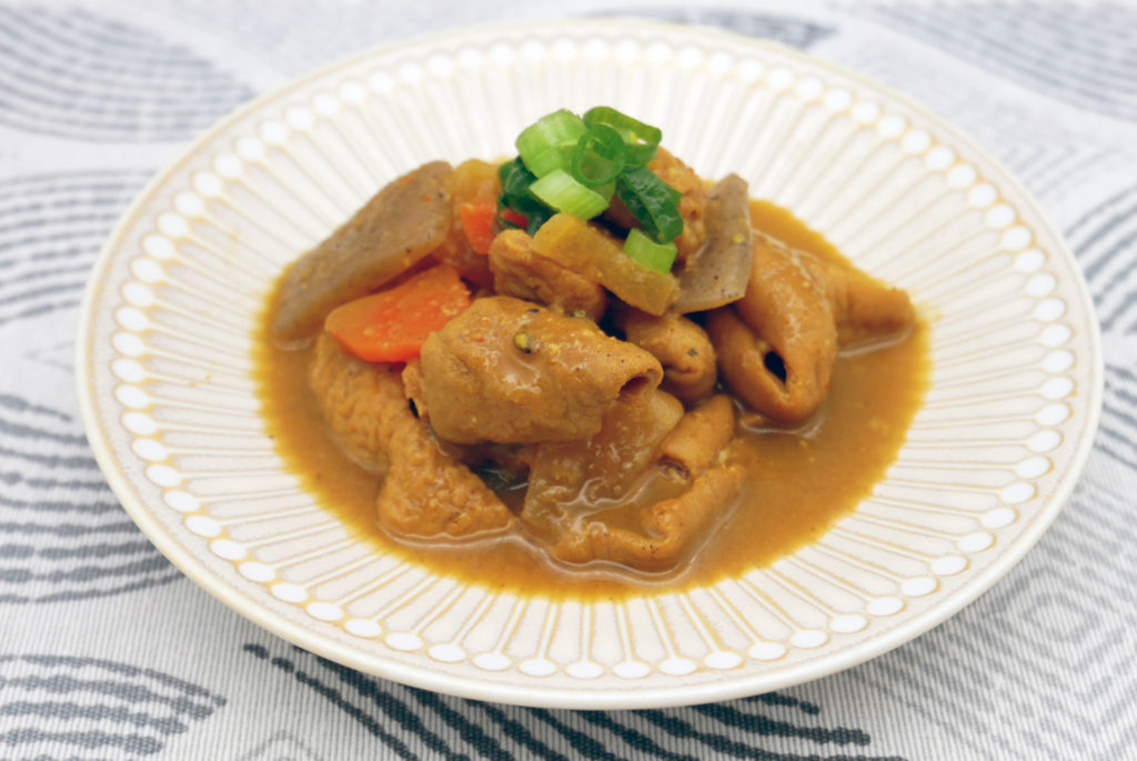 社食惣菜の食べ合せ「上州CURRYもつ煮」