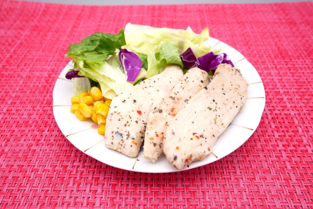 社食惣菜の食べ合せ「サラダチキン(バジル)」