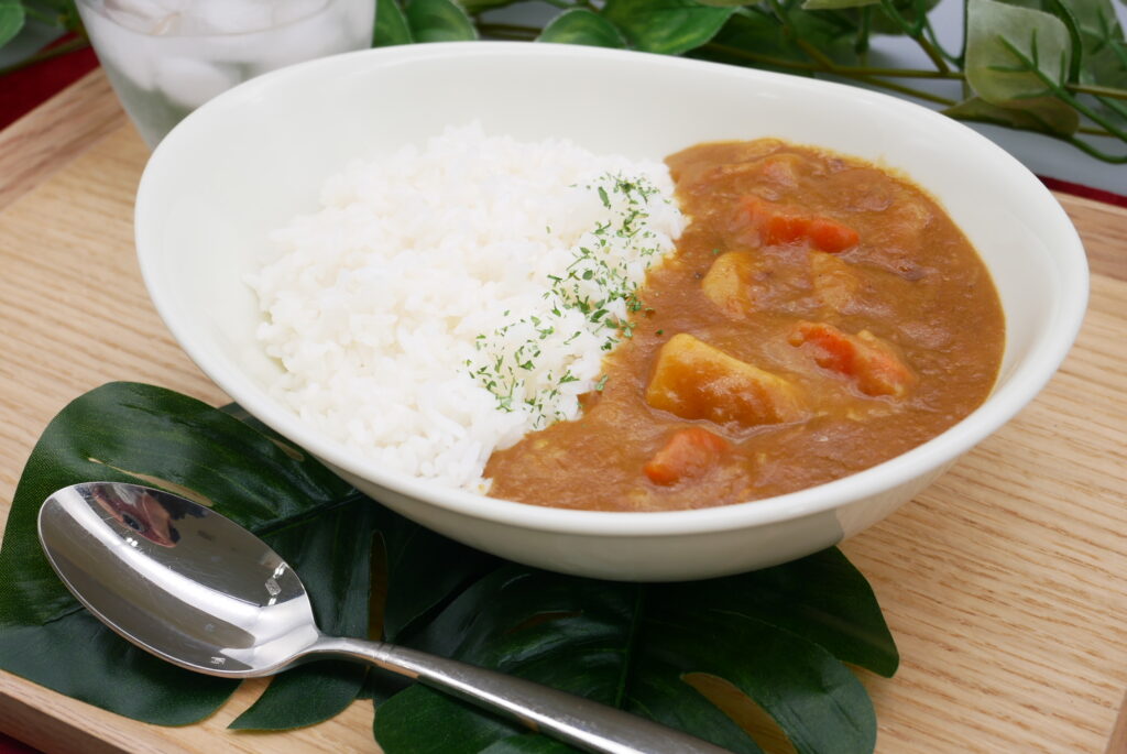 社食業者の本気！オフィス社食サービスで味わうカレーランチ