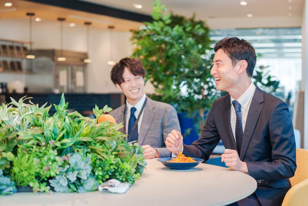 離職率低下に貢献する福利厚生と食事補助の相乗効果