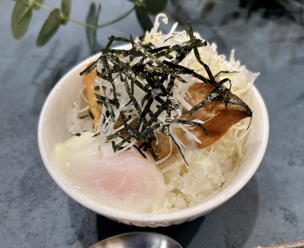 社食惣菜アレンジレシピ「赤魚西京焼き丼」
