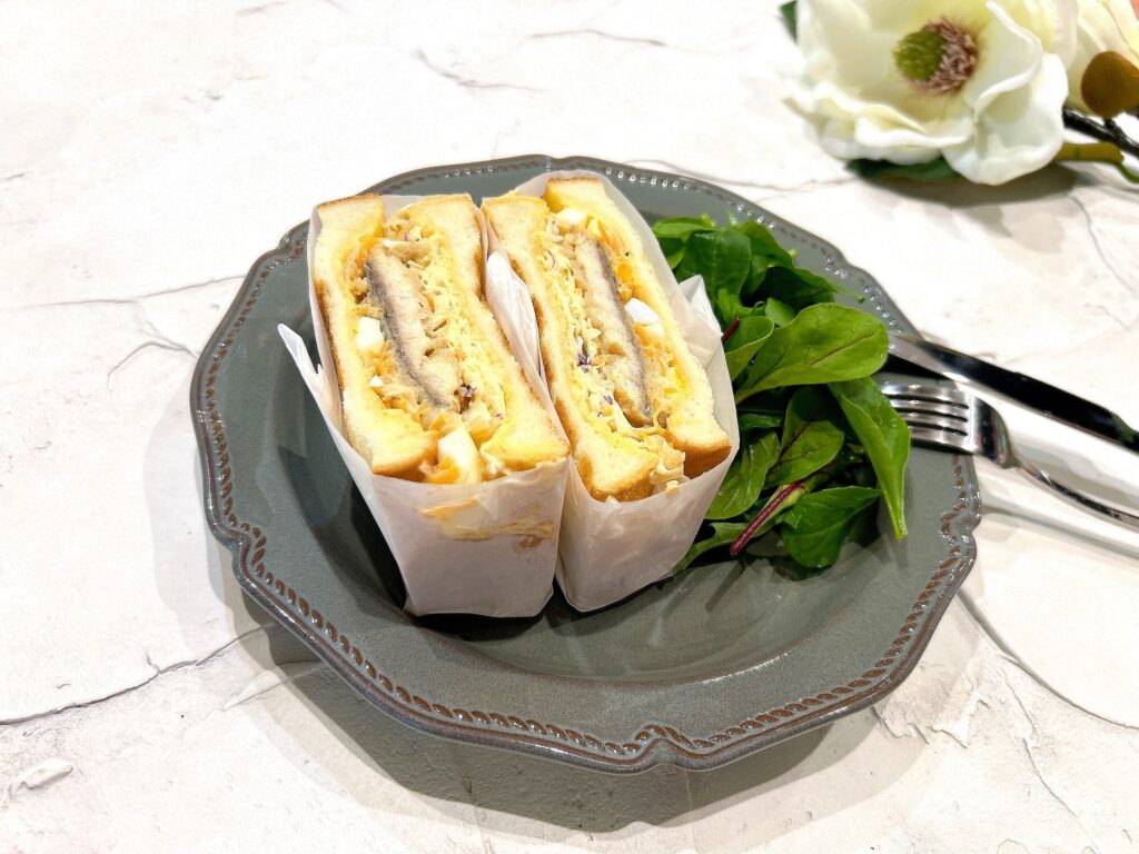 社食惣菜アレンジレシピ「サバ南蛮のタルタルソースサンド」