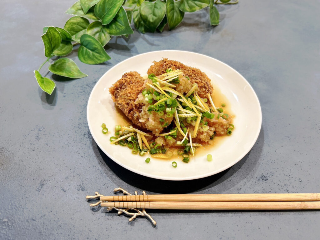 社食惣菜アレンジレシピ「肉巻きおにぎりのライスコロッケ」