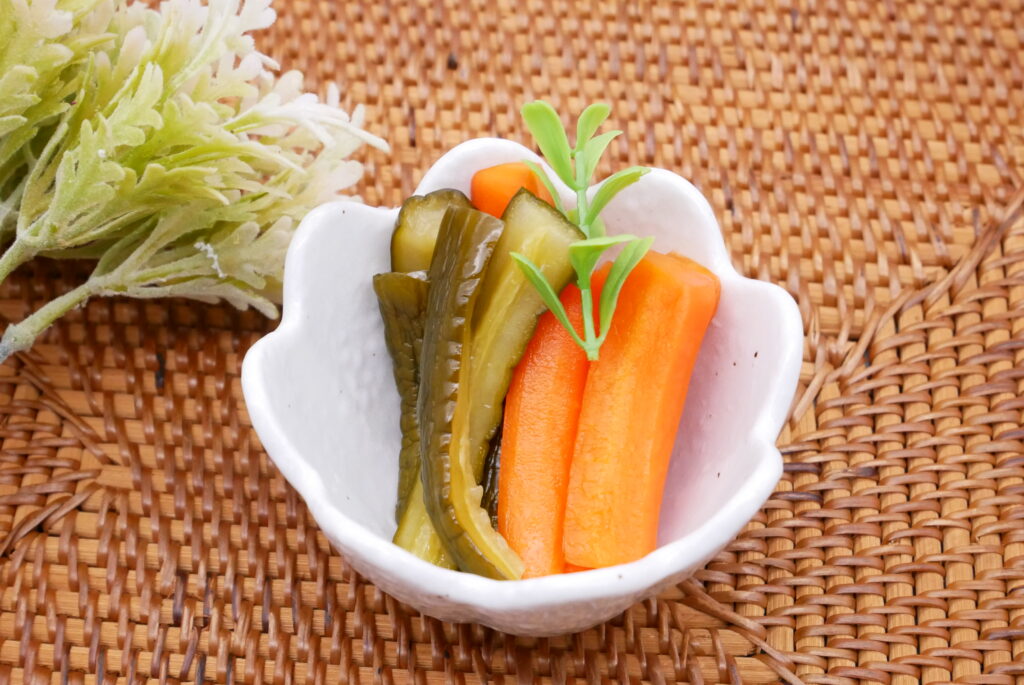 社食惣菜の食べ合せ「季節野菜２種のピクルス（胡瓜・人参）」