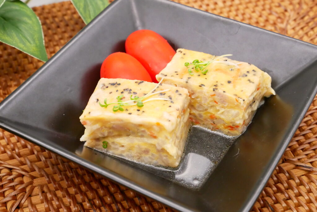 社食惣菜の食べ合せ「15穀米のチーズオムレツ」