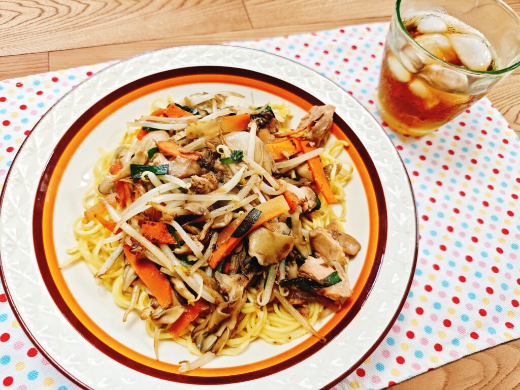 社食惣菜アレンジメニュー「蒸し鶏と秋野菜の焼きそば」