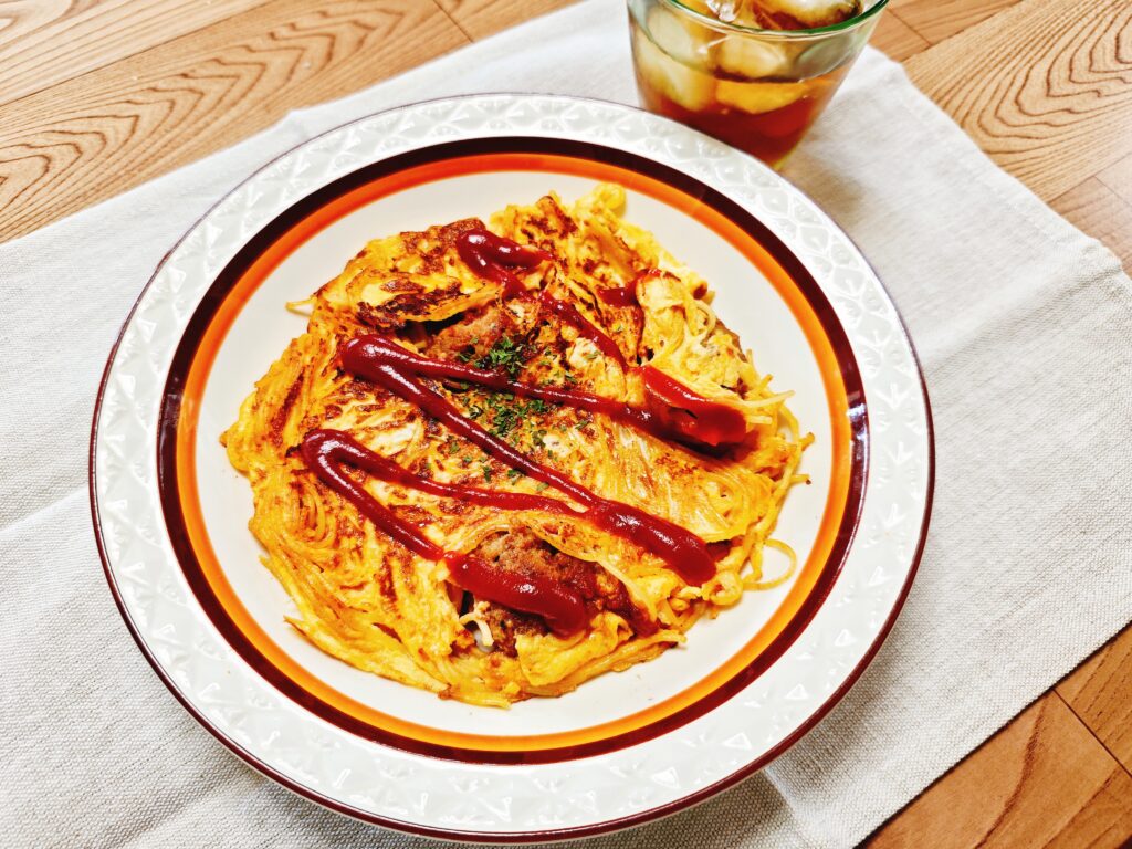 社食惣菜アレンジメニュー「ミートボールときのこのスパゲティーオムレツ」