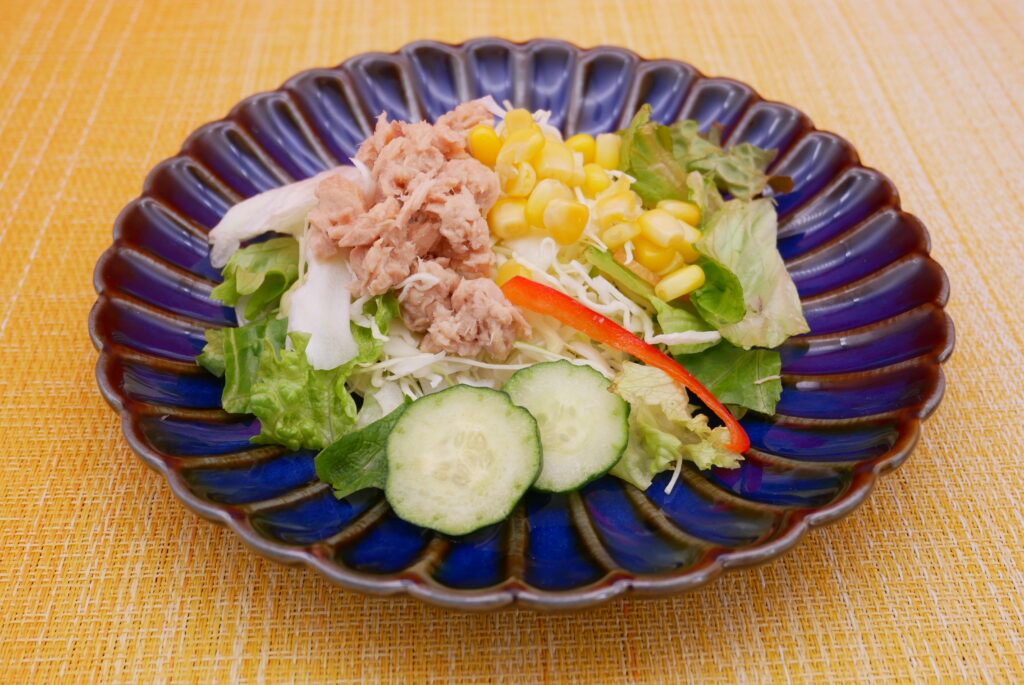 社食惣菜の食べ合せ「ツナ＆コーンサラダ」