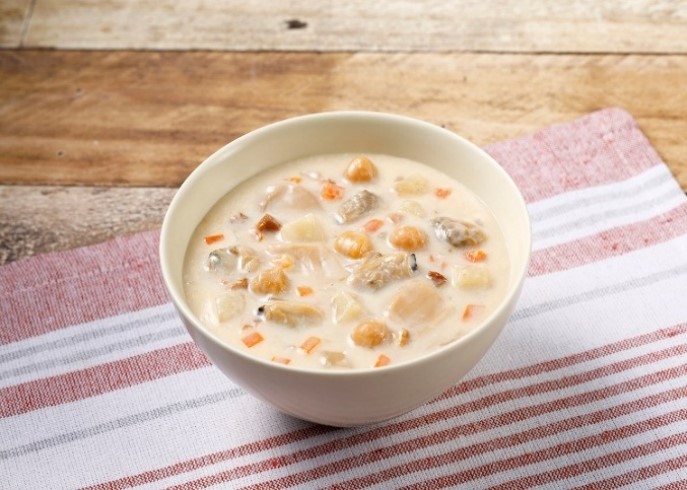 社食惣菜アレンジメニュー「VegeDelica 具だくさんのクラムチャウダー」