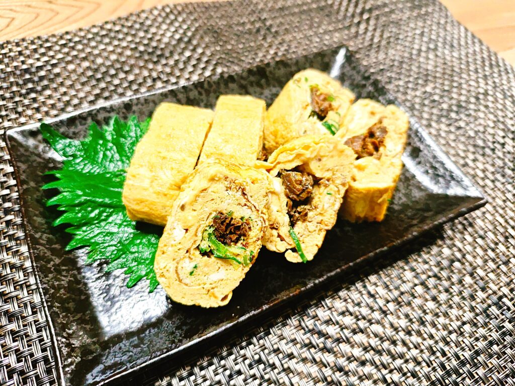 社食惣菜アレンジレシピ「あじの昆布煮だし巻き卵」