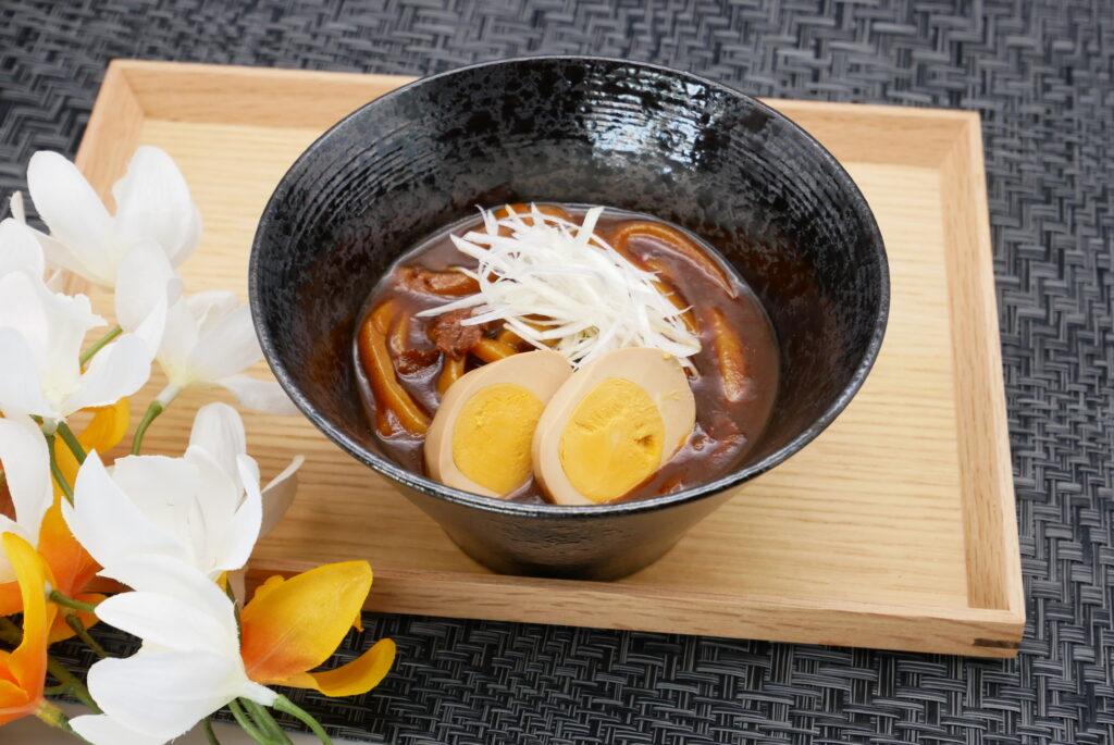 本格派カレーうどんの昼食補助は売り切れ必須の冬メニュー！