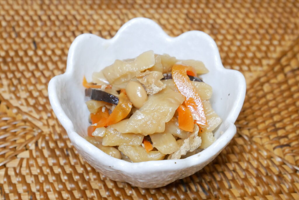 社食惣菜の食べ合せ「寒干し大根の五目煮」