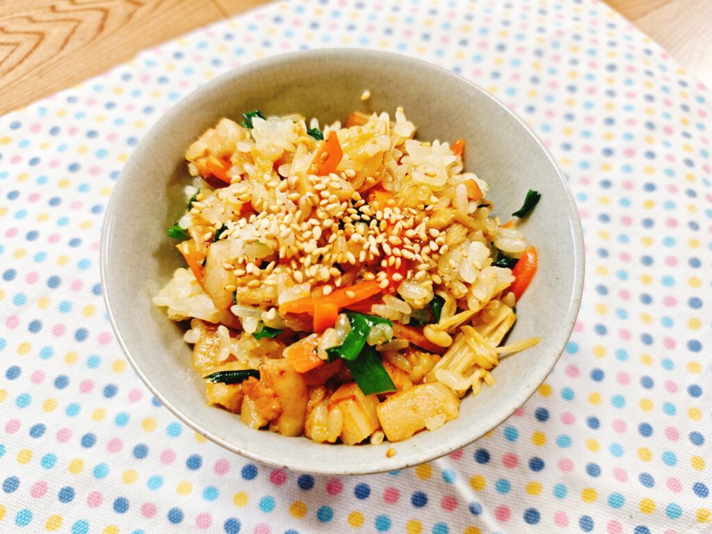 社食惣菜アレンジレシピ「角煮のスタミナまぜご飯」