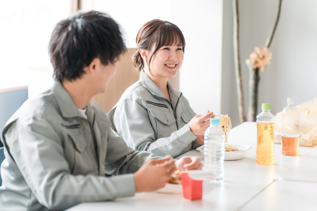 オフィス惣菜を囲むと職場での食事がコミュニケーションの場に♪