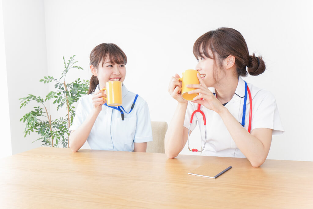 病院や介護施設の夜勤に設置型社食が広がっている本当の理由