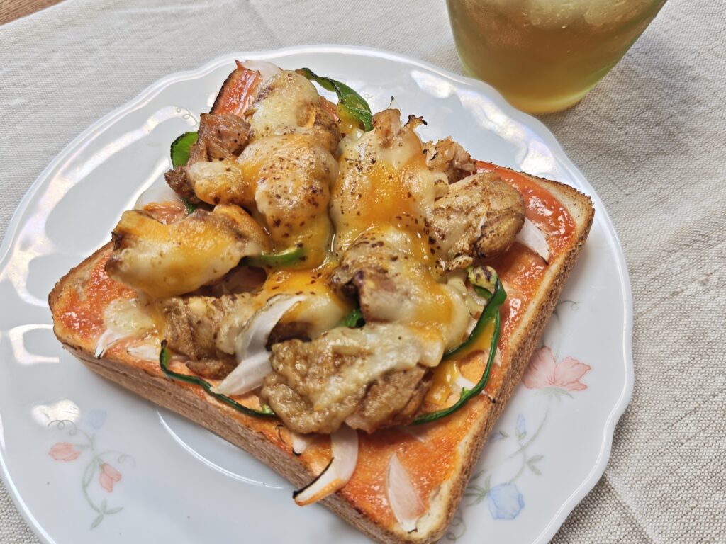 社食惣菜アレンジレシピ「チキンティッカのチーズトースト」