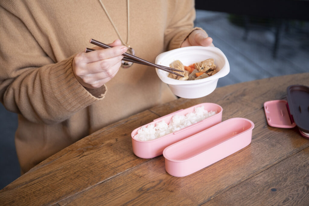 いつもの主食にプラス1品100円の食事補助という選択肢